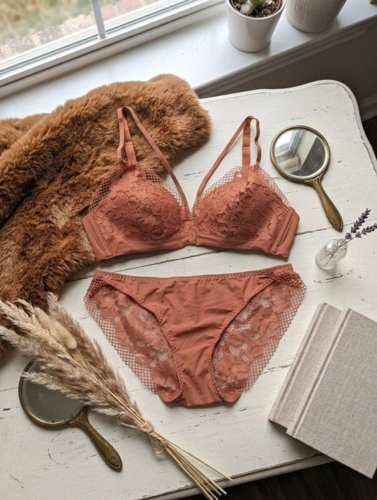 Light Padded Wireless Bra Set in Pakistan – Safaa.pk