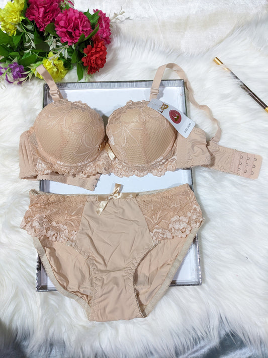 Lacy Foam Bra Set in Pakistan – Safaa.pk