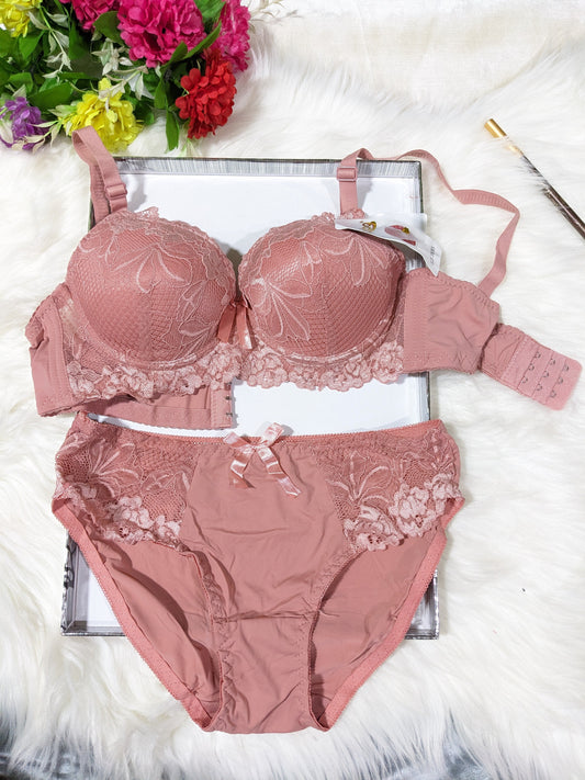Lacy Foam Bra Set in Pakistan – Safaa.pk