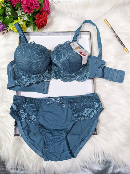 Lacy Foam Bra Set in Pakistan – Safaa.pk