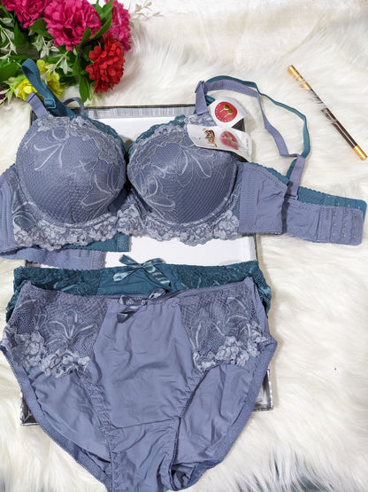 Lacy Foam Bra Set in Pakistan – Safaa.pk