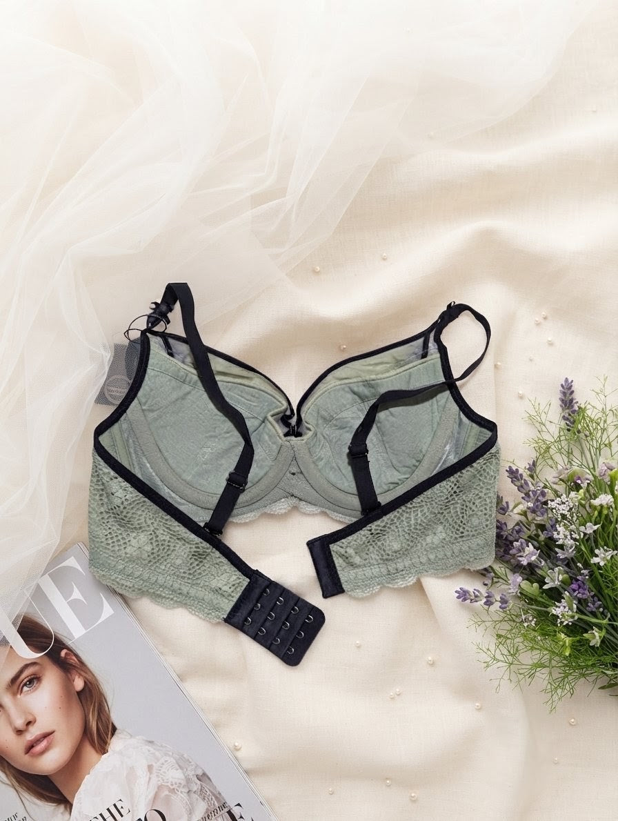 Lightly Padded Lace Underwire Bra in Pakistan – Safaa.pk