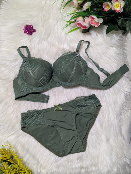 Luxury Bridal Lingerie Set – Stylish Bra & Panty for Brides