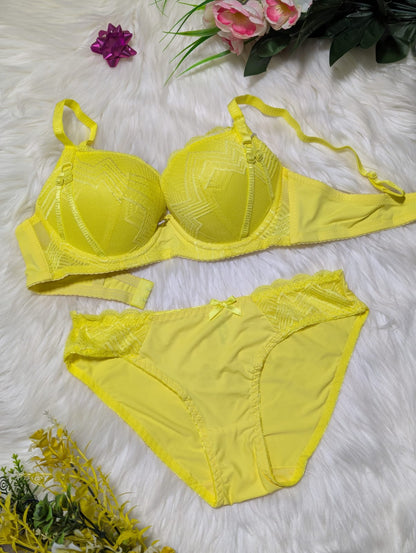 Luxury Bridal Lingerie Set – Stylish Bra & Panty for Brides