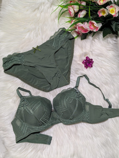 Luxury Bridal Lingerie Set – Stylish Bra & Panty for Brides