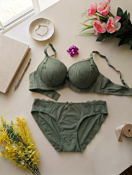Luxury Bridal Lingerie Set – Stylish Bra & Panty for Brides