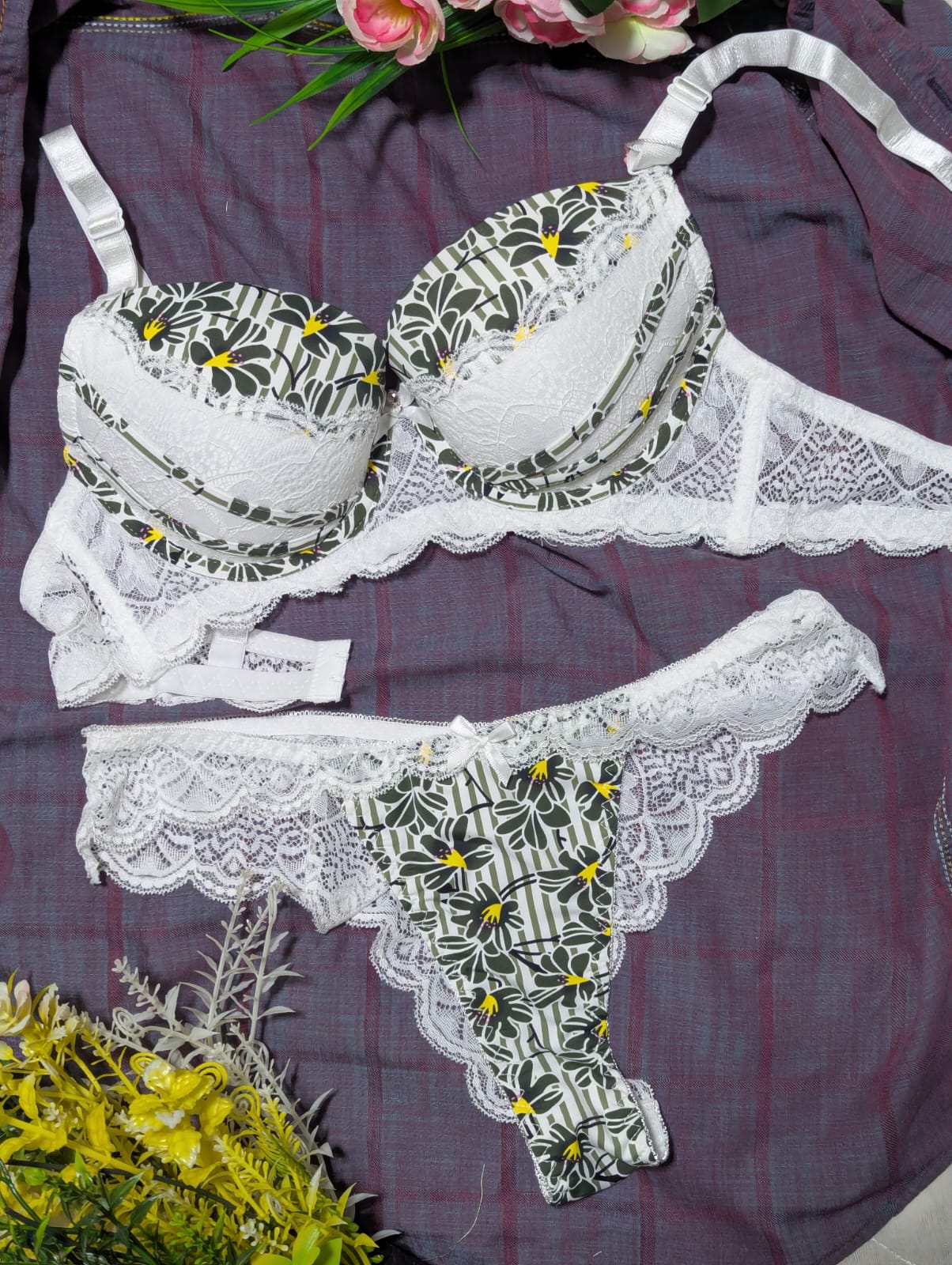 Sexy Sunflower Lace Foam Bra Set in Pakistan – Safaa.pk