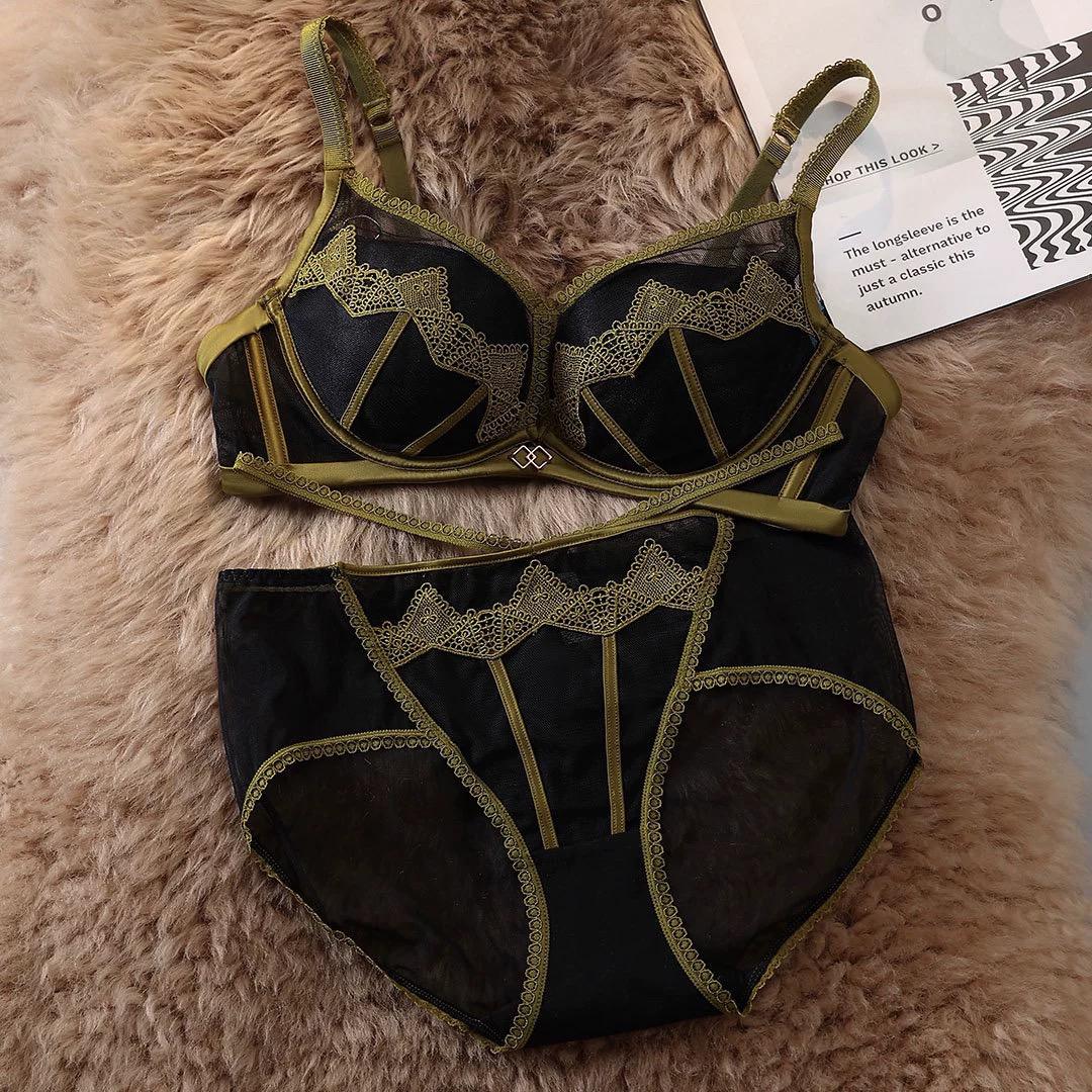Soft Padded Lace Dual Tone Bra Set in Pakistan – Safaa.pk