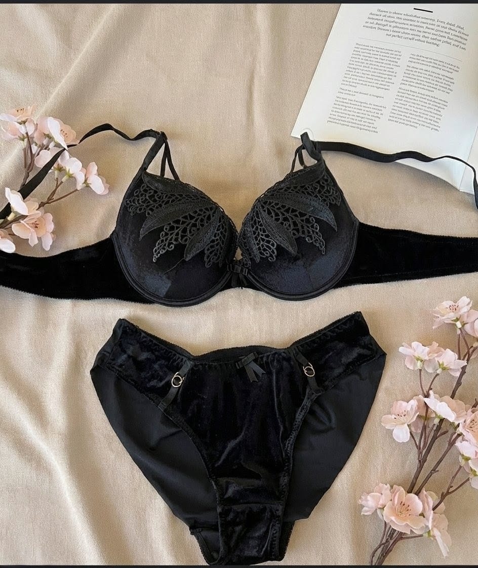 Velvet padded bra in Pakistan – Safaa.pk