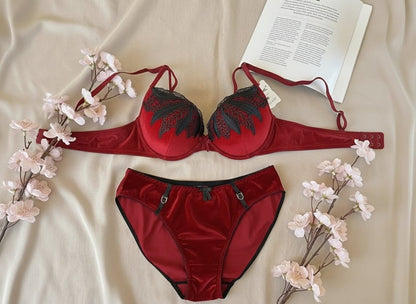 Velvet padded bra in Pakistan – Safaa.pk